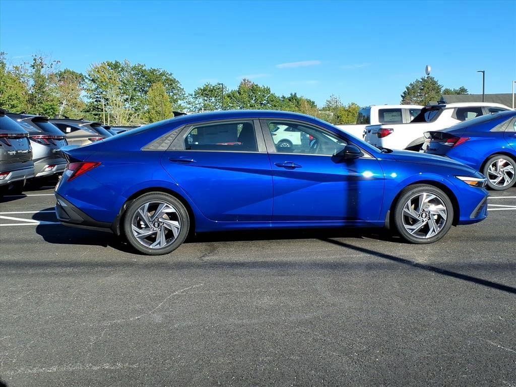 2025 Hyundai Elantra SEL Sport photo 4