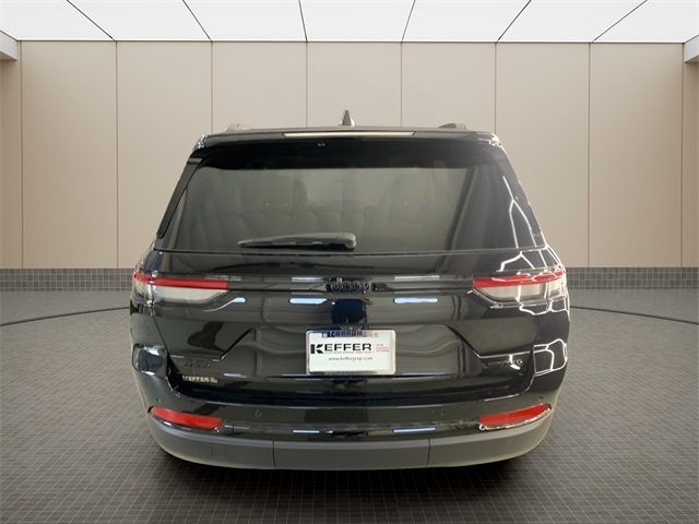 2025 Jeep Grand Cherokee Limited photo 4