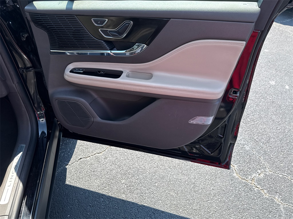 2022 Lincoln Corsair Standard photo 13