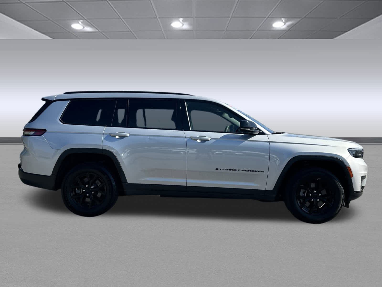 2024 Jeep Grand Cherokee Altitude photo 8