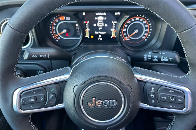 2025 Jeep Wrangler Sahara photo 22