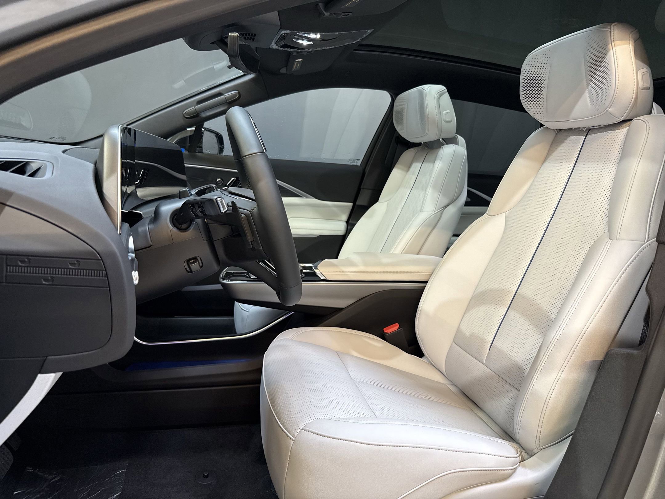 2025 Cadillac Lyriq Sport photo 5