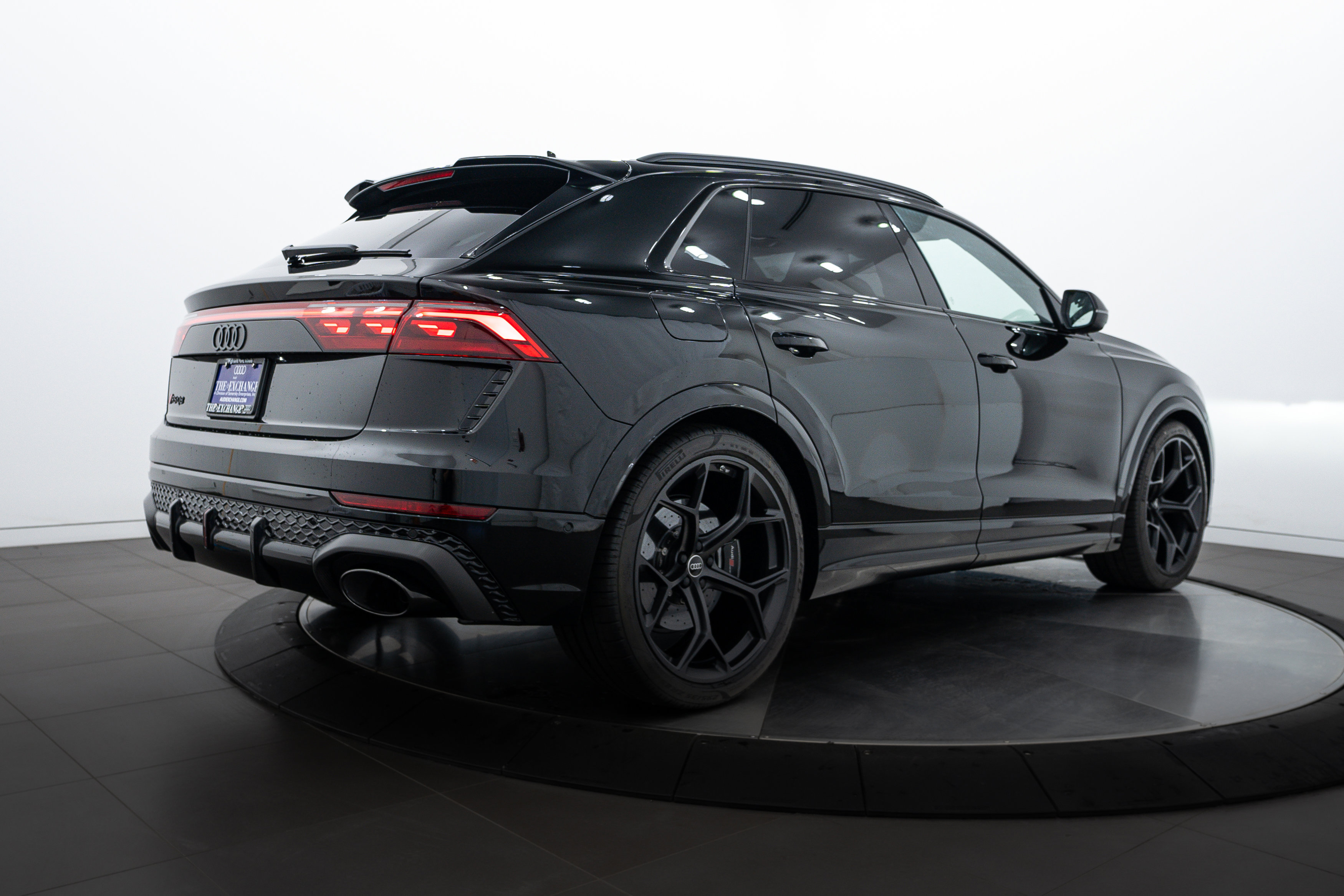 2025 Audi RS Q8 photo 4