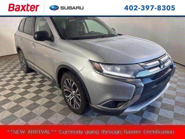 2018 Mitsubishi Outlander ES's photo