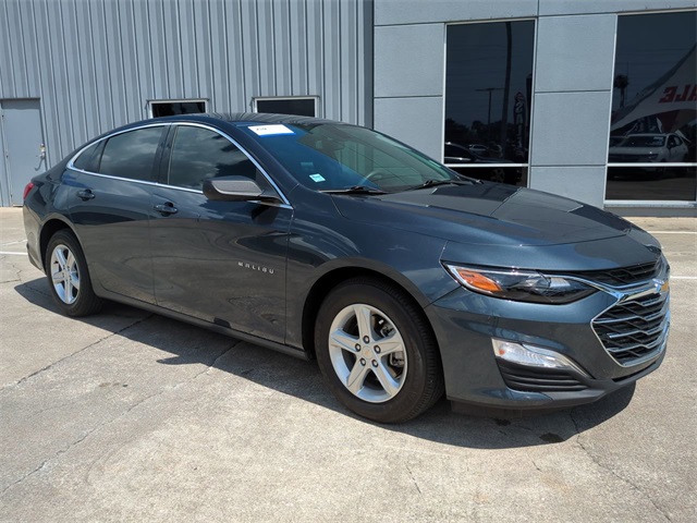 2020 Chevrolet Malibu LS photo 2