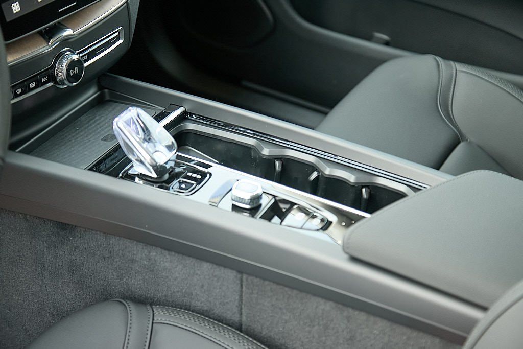 2026 VOLVO XC60 - Image 16