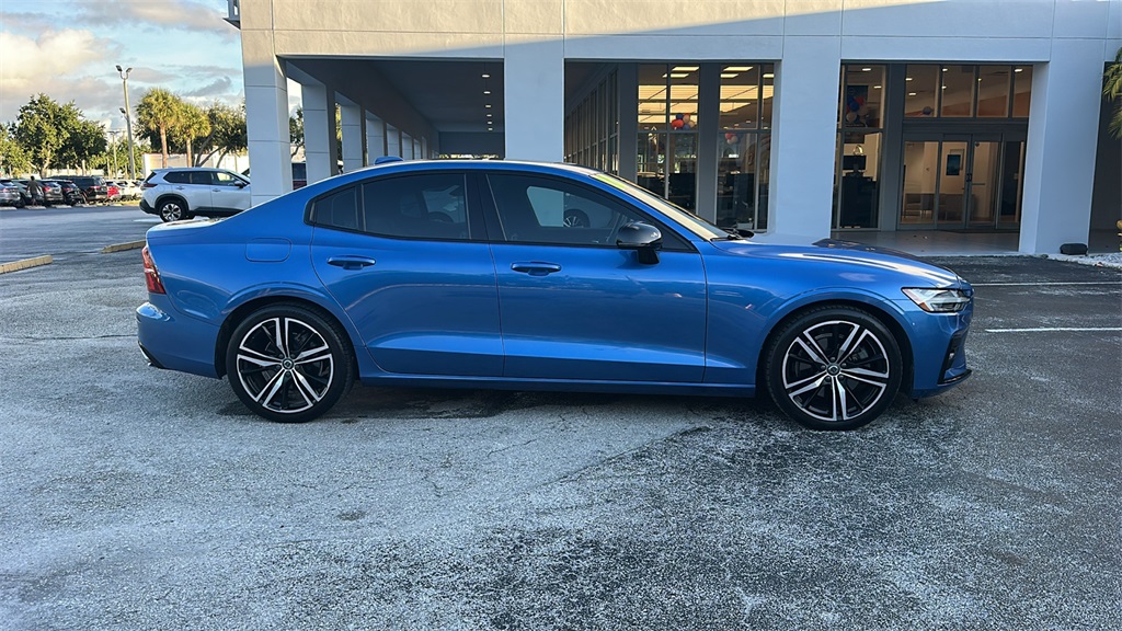 2020 Volvo S60 R-Design photo 8