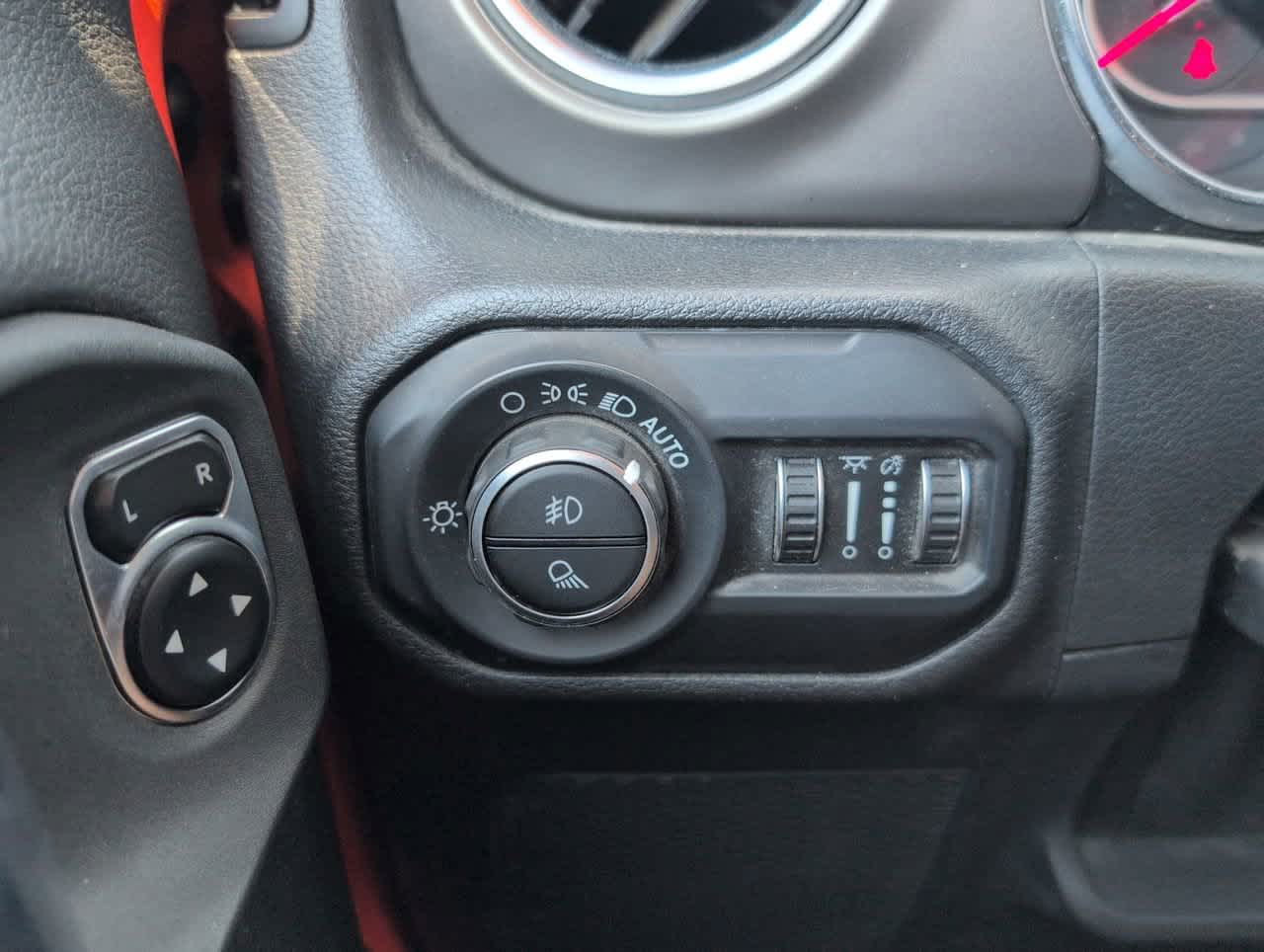 2020 Jeep Gladiator Rubicon photo 21