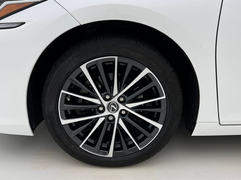 2022 Lexus ES 250 photo 32