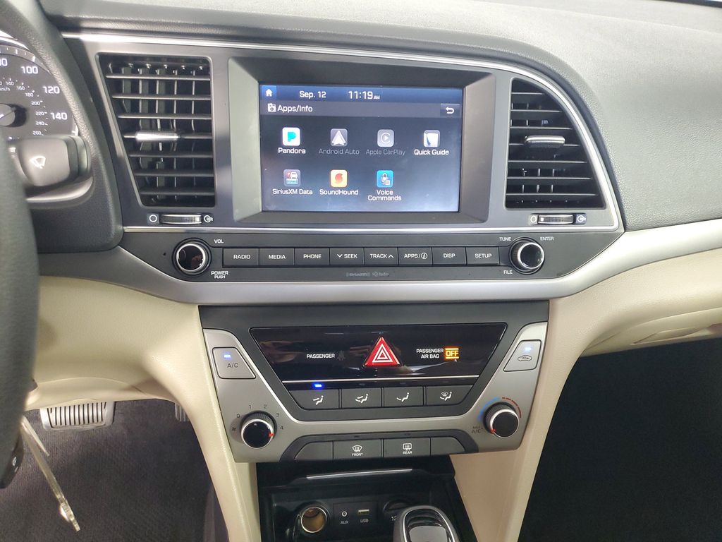 2018 Hyundai Elantra SEL photo 16