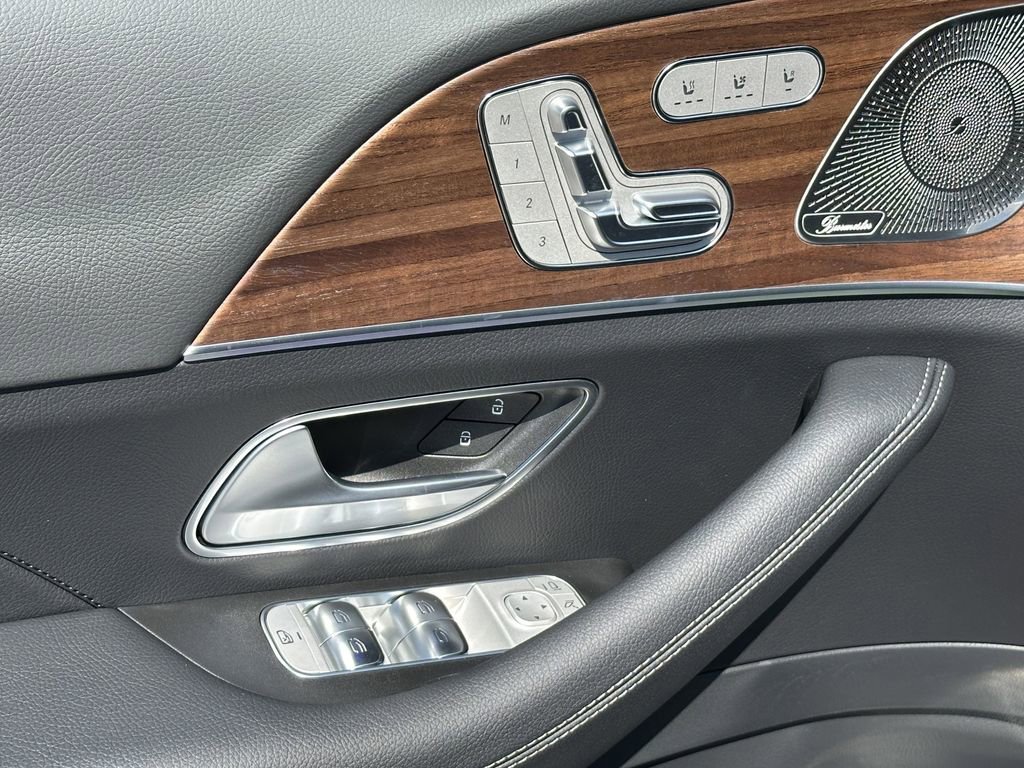 2025 Mercedes Benz GLS 450 4MATIC photo 10