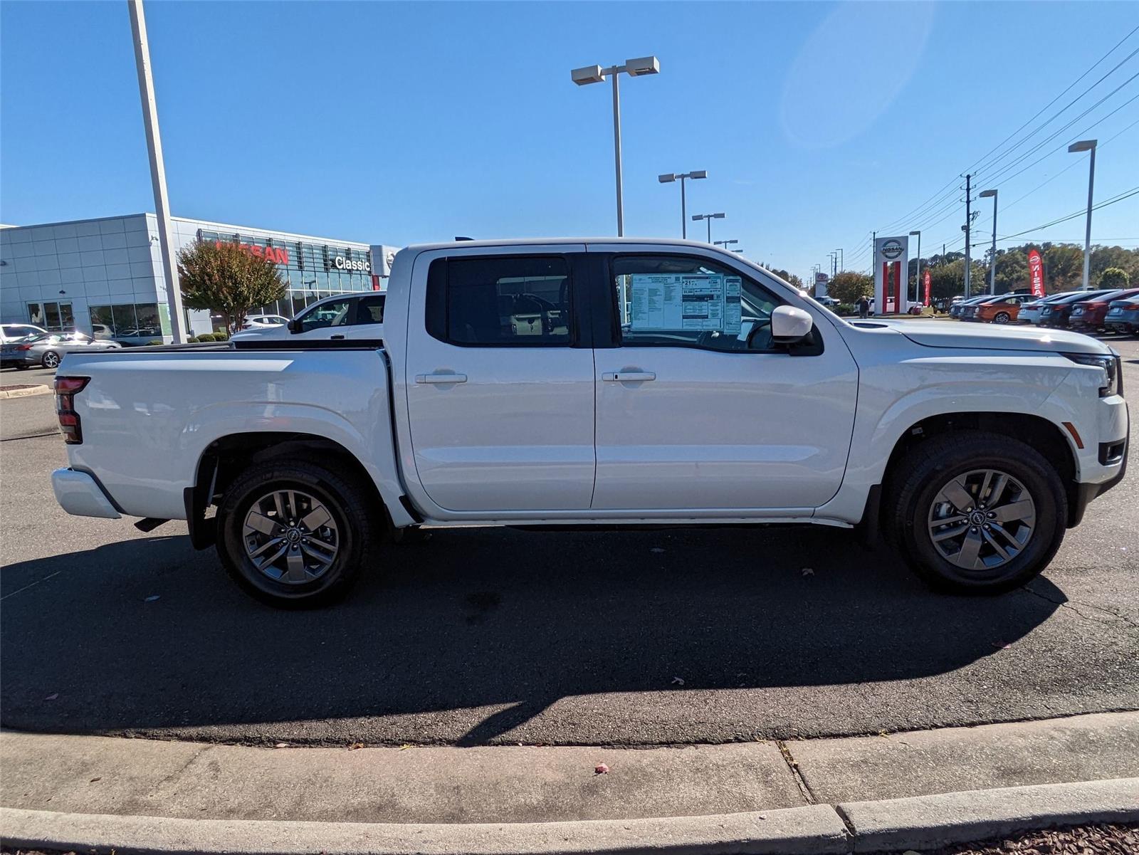2025 Nissan Frontier SV photo 3