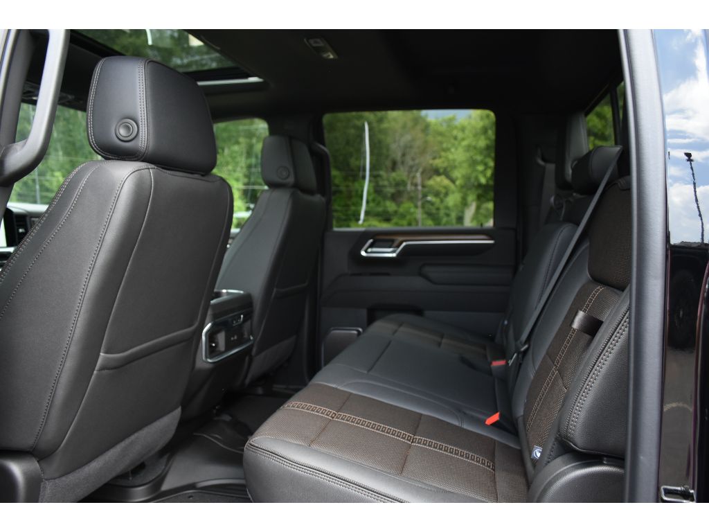 2025 Chevrolet Silverado 2500HD High Country photo 13