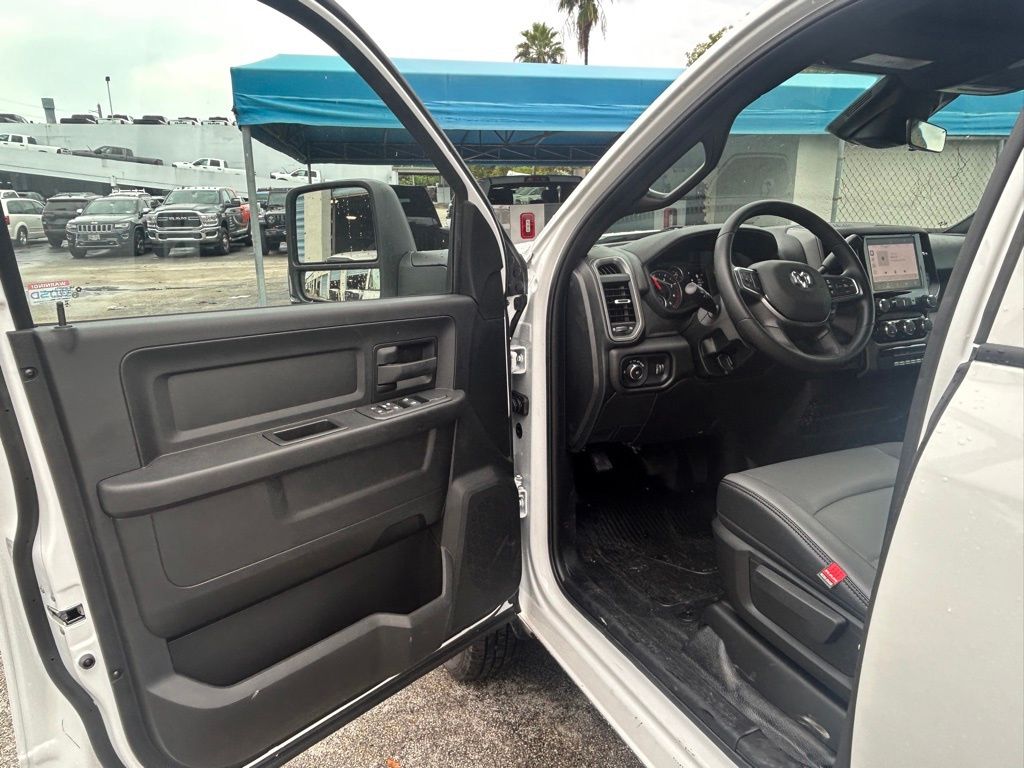 2025 Ram 3500 Tradesman photo 24