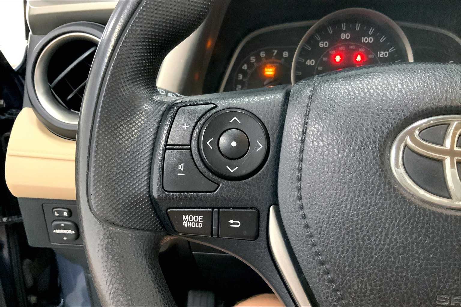 2013 Toyota RAV4 LE photo 19