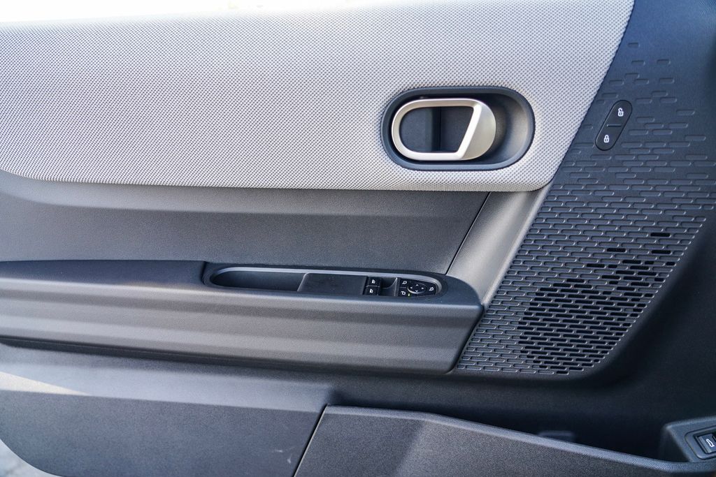 2025 Mini Cooper Hardtop 2 Door Iconic photo 17