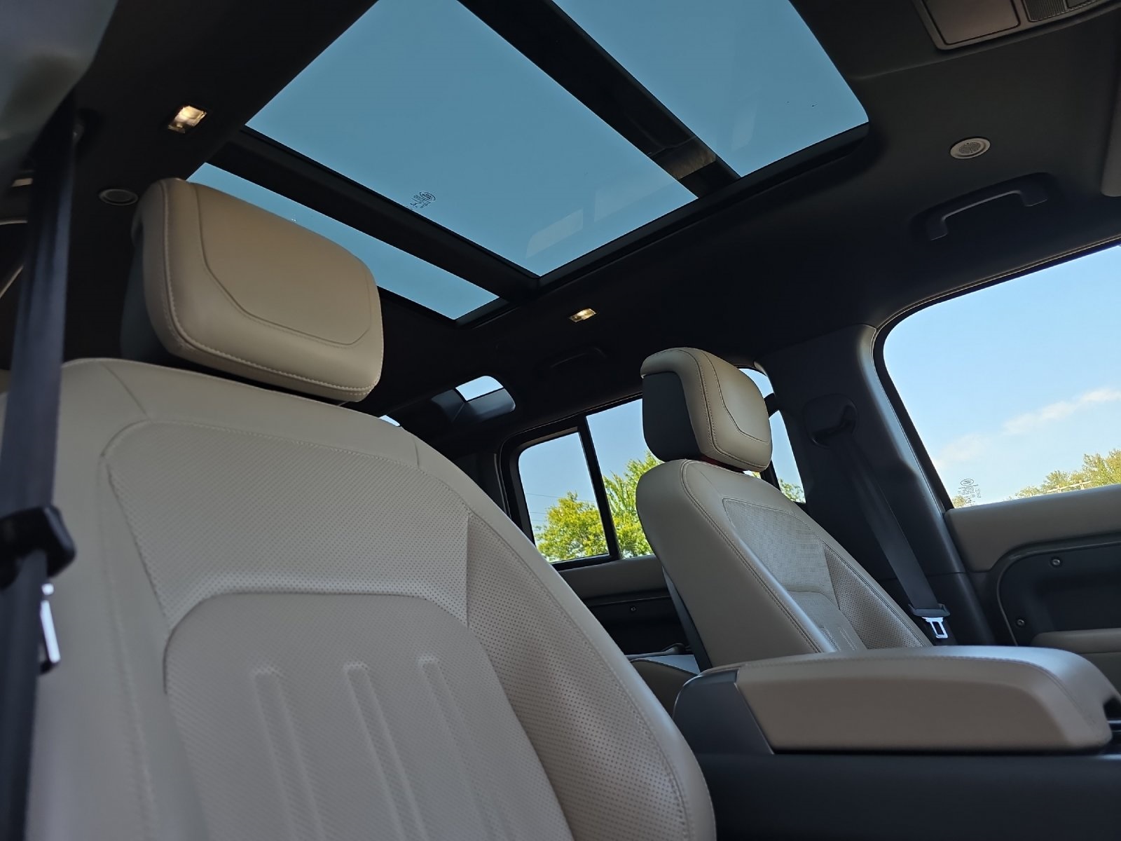 2022 Land Rover Defender 110 XS Edition photo 15