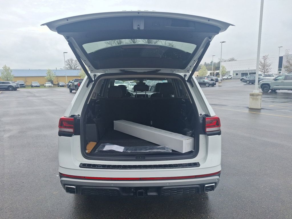 2025 Volkswagen Atlas Peak Edition SE photo 13