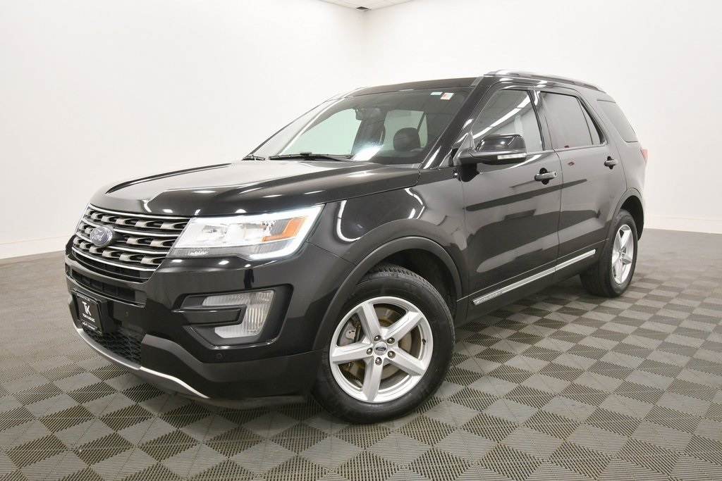 Used 2017 Ford Explorer XLT with VIN 1FM5K8D82HGD94453 for sale in Rochester, Minnesota