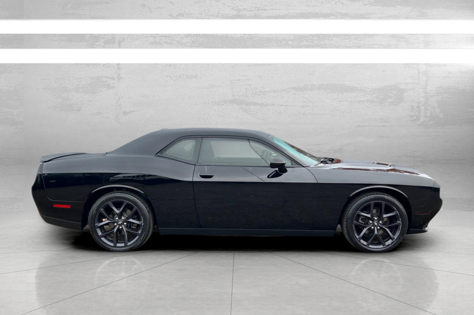 2020 Dodge Challenger SXT photo 3