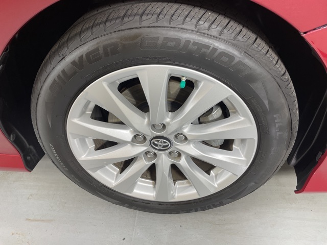 2018 Toyota Camry LE photo 11