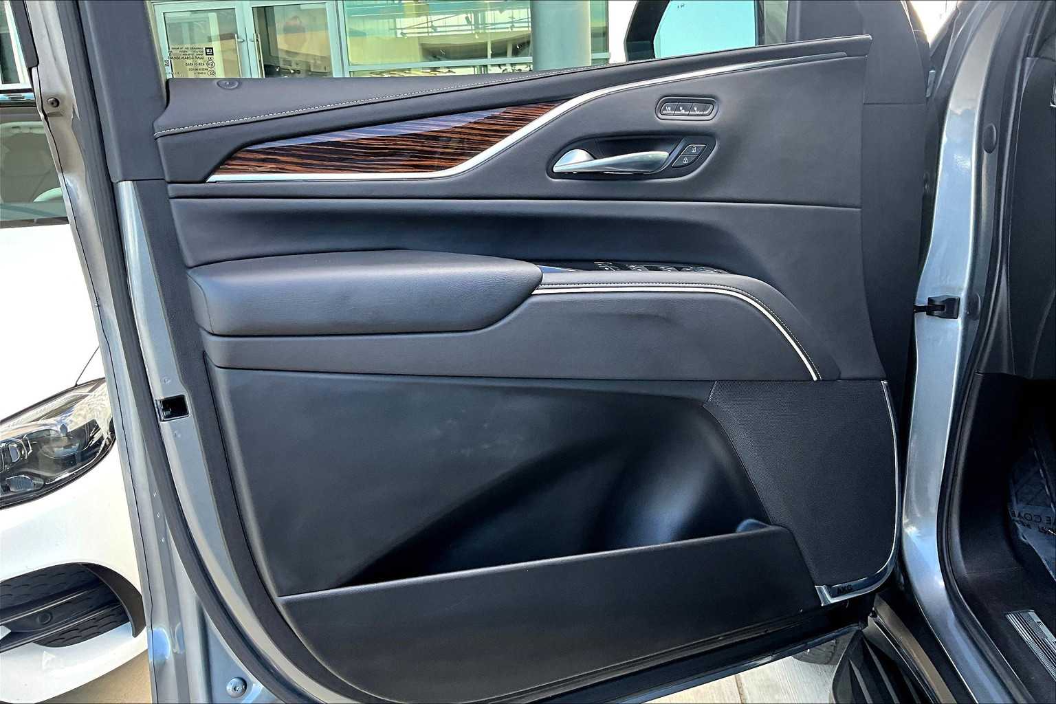 2021 Cadillac Escalade Premium Luxury photo 15