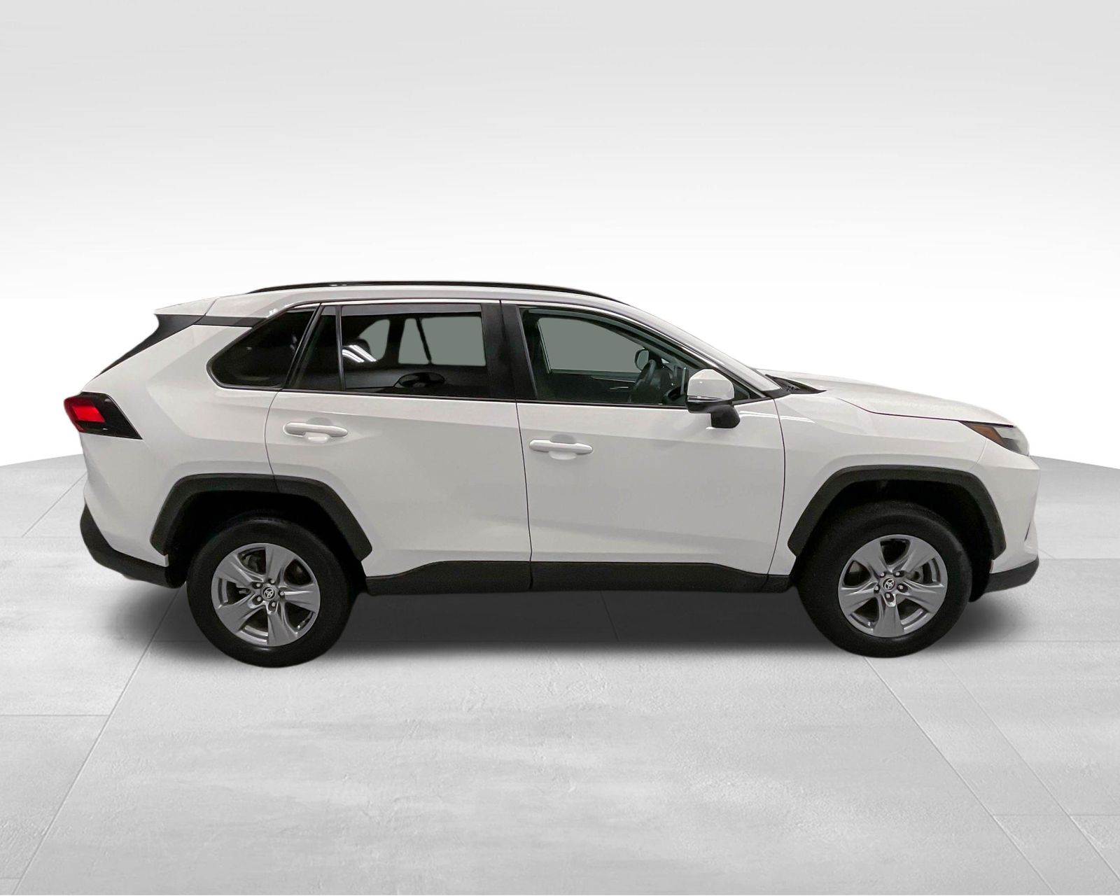 2024 Toyota RAV4 XLE photo 4