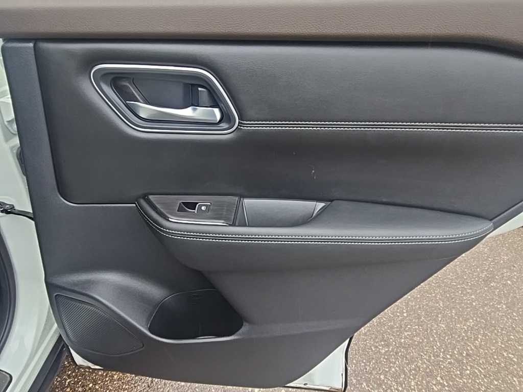2023 Nissan Rogue Platinum photo 29
