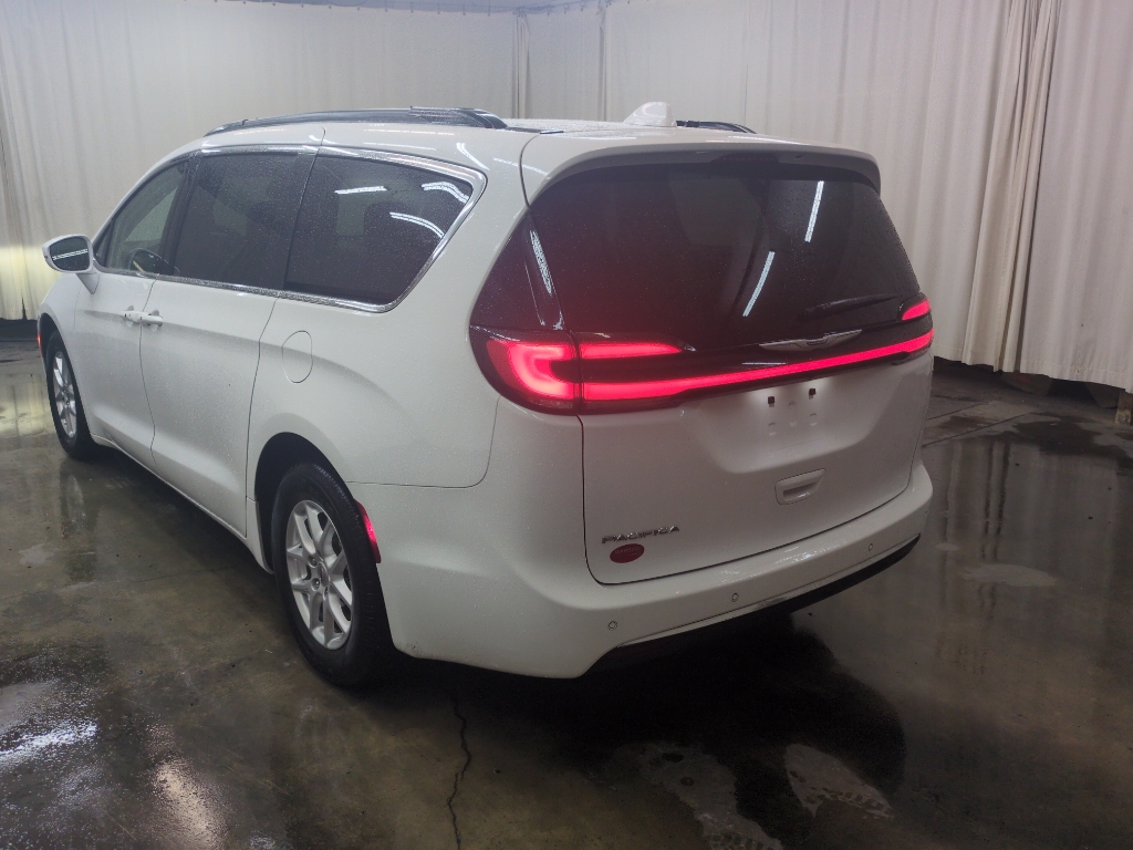 2022 Chrysler Pacifica Touring L photo 5