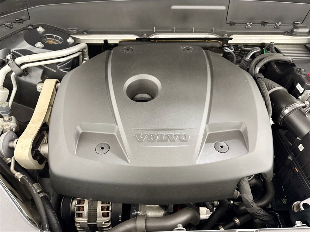 2022 Volvo XC90 T5 Momentum photo 17