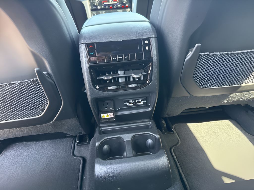 2025 Jeep Grand Cherokee Altitude X photo 35