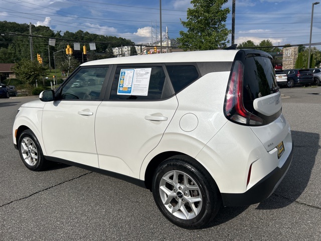 2023 Kia Soul LX photo 4