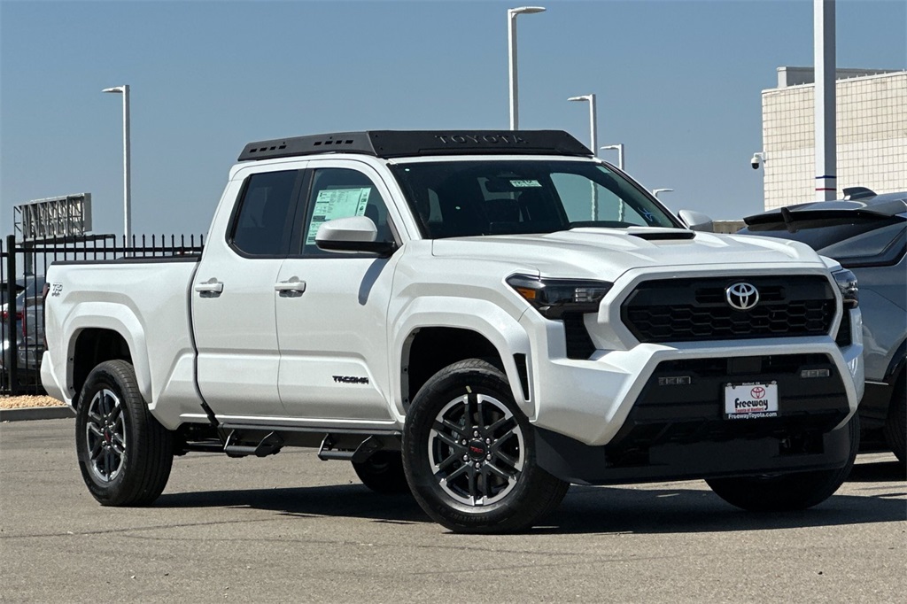 2025 Toyota Tacoma TRD Sport 4x4 Double Cab photo 2