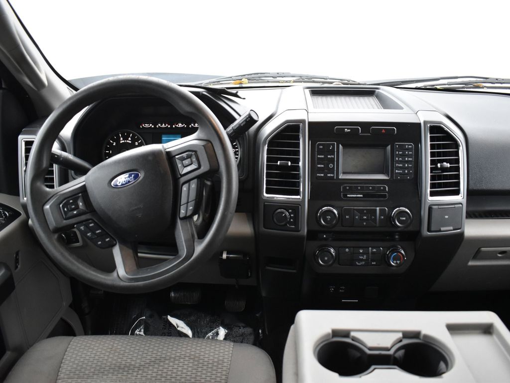 2015 Ford F-150 XLT photo 11