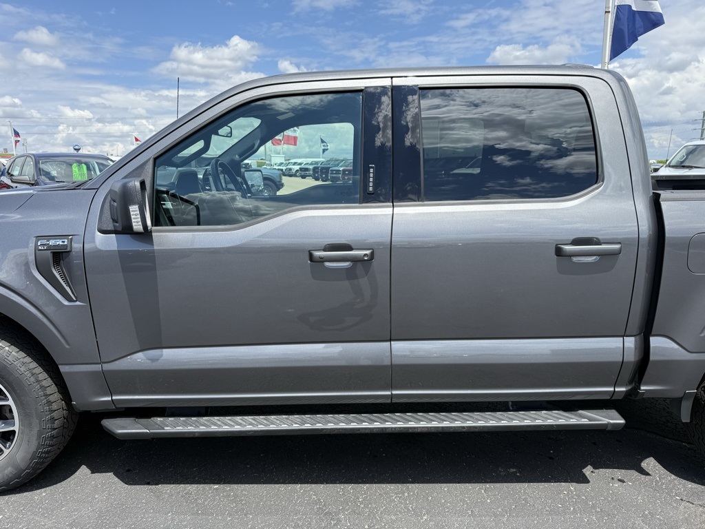 2022 Ford F-150 XLT photo 32