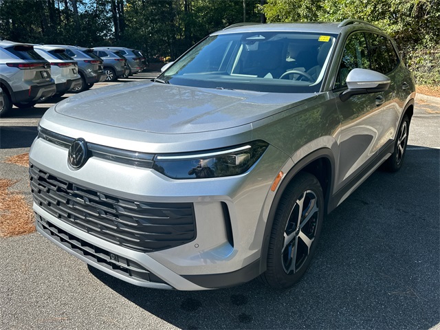 2025 Volkswagen Tiguan SE photo 2