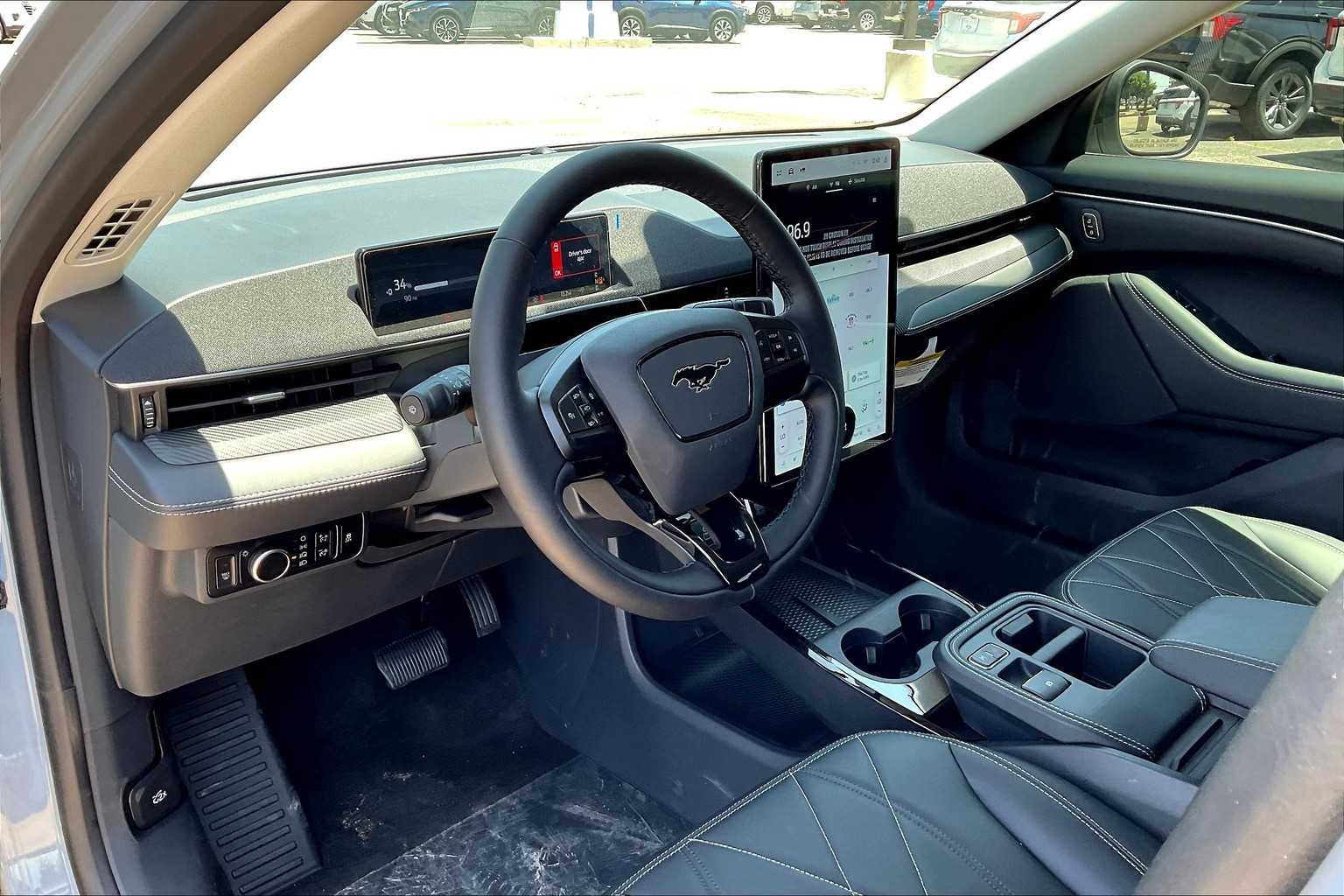 2025 Ford Mustang Mach-E Select photo 8