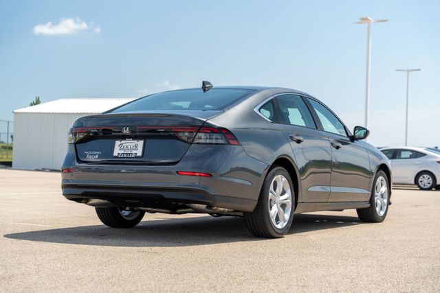 2025 Honda Accord LX photo 3