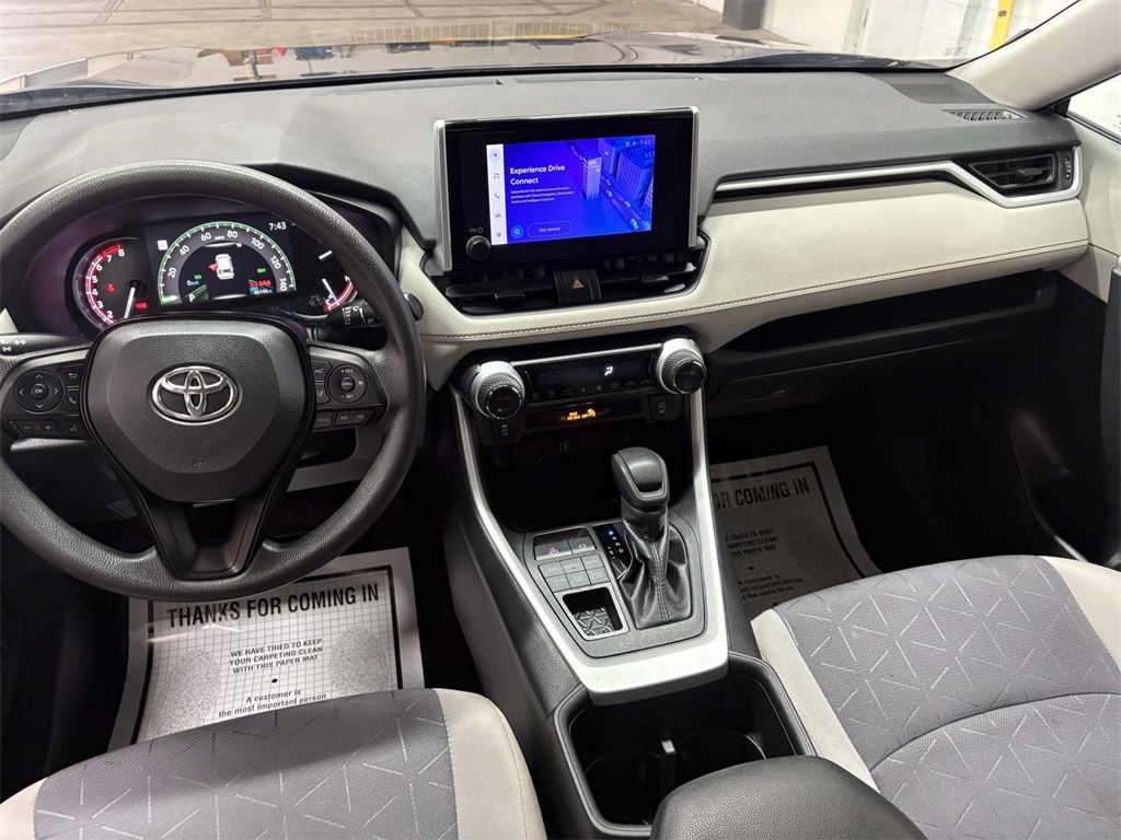 2024 Toyota RAV4 XLE photo 12