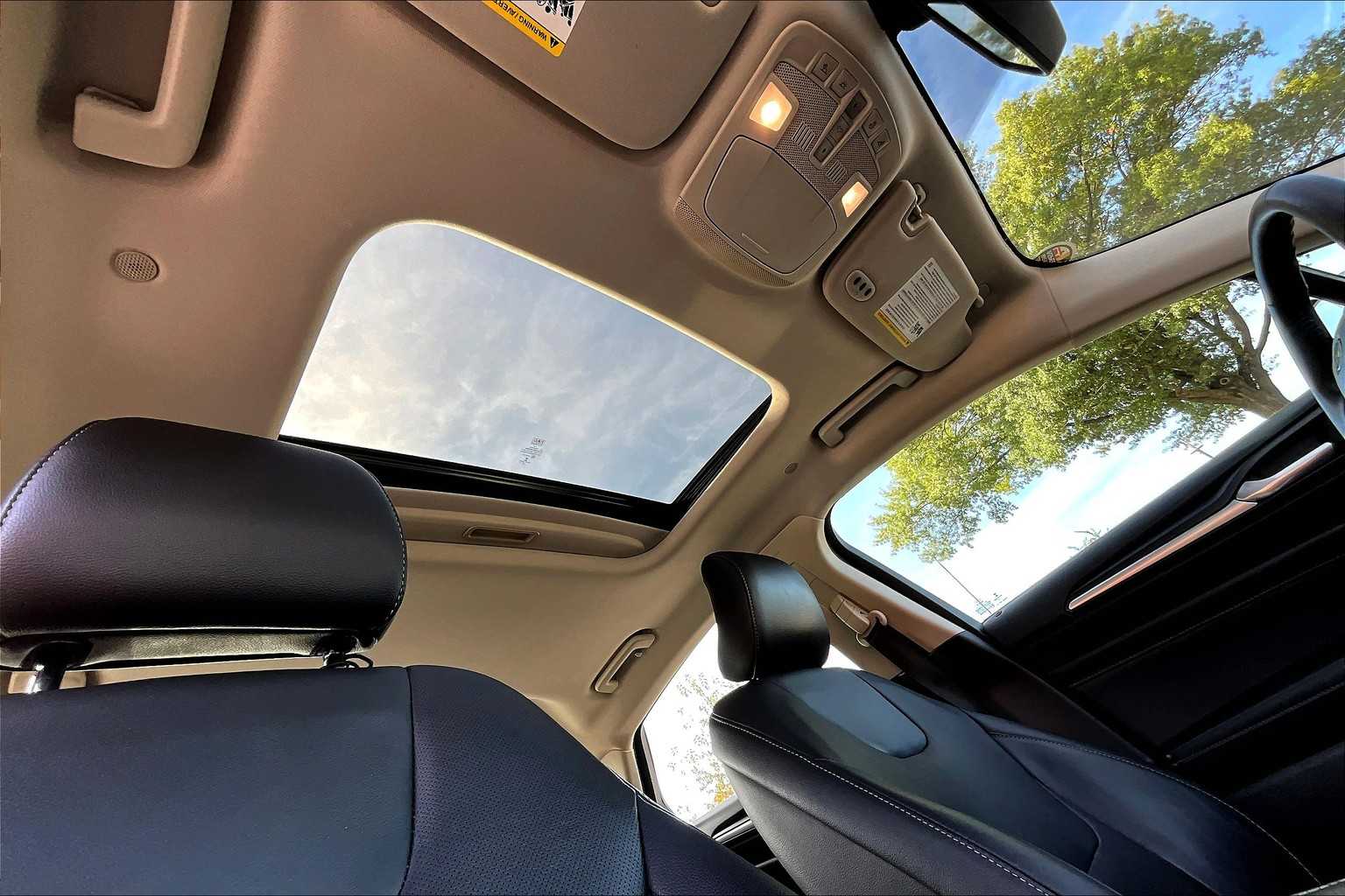 2019 Ford Fusion Hybrid Titanium photo 12