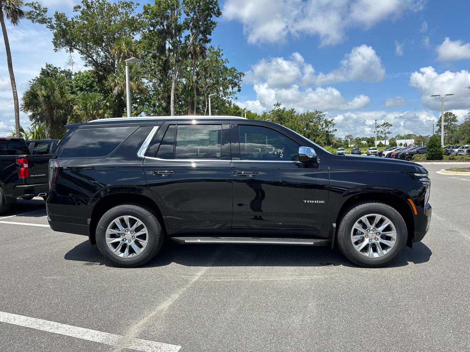 2025 Chevrolet Tahoe Premier photo 2