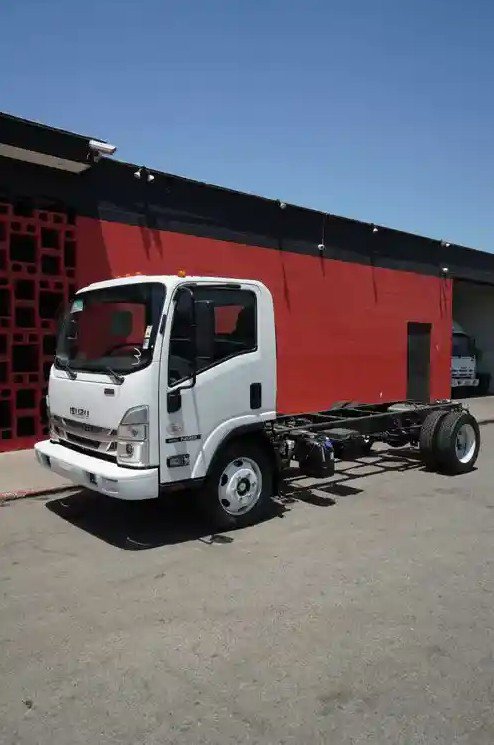 2024 Isuzu NRR Standard photo 4