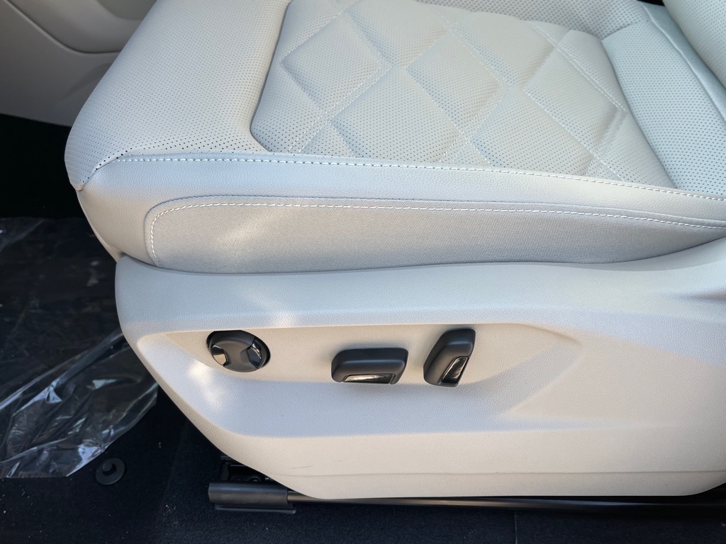 2025 Volkswagen Atlas SE Technology photo 6