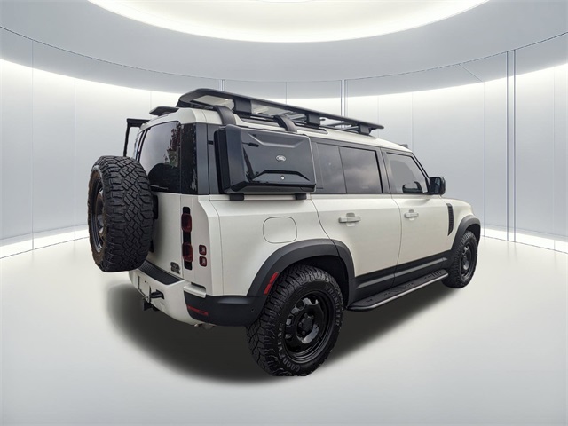 2024 Land Rover Defender 110 S photo 2