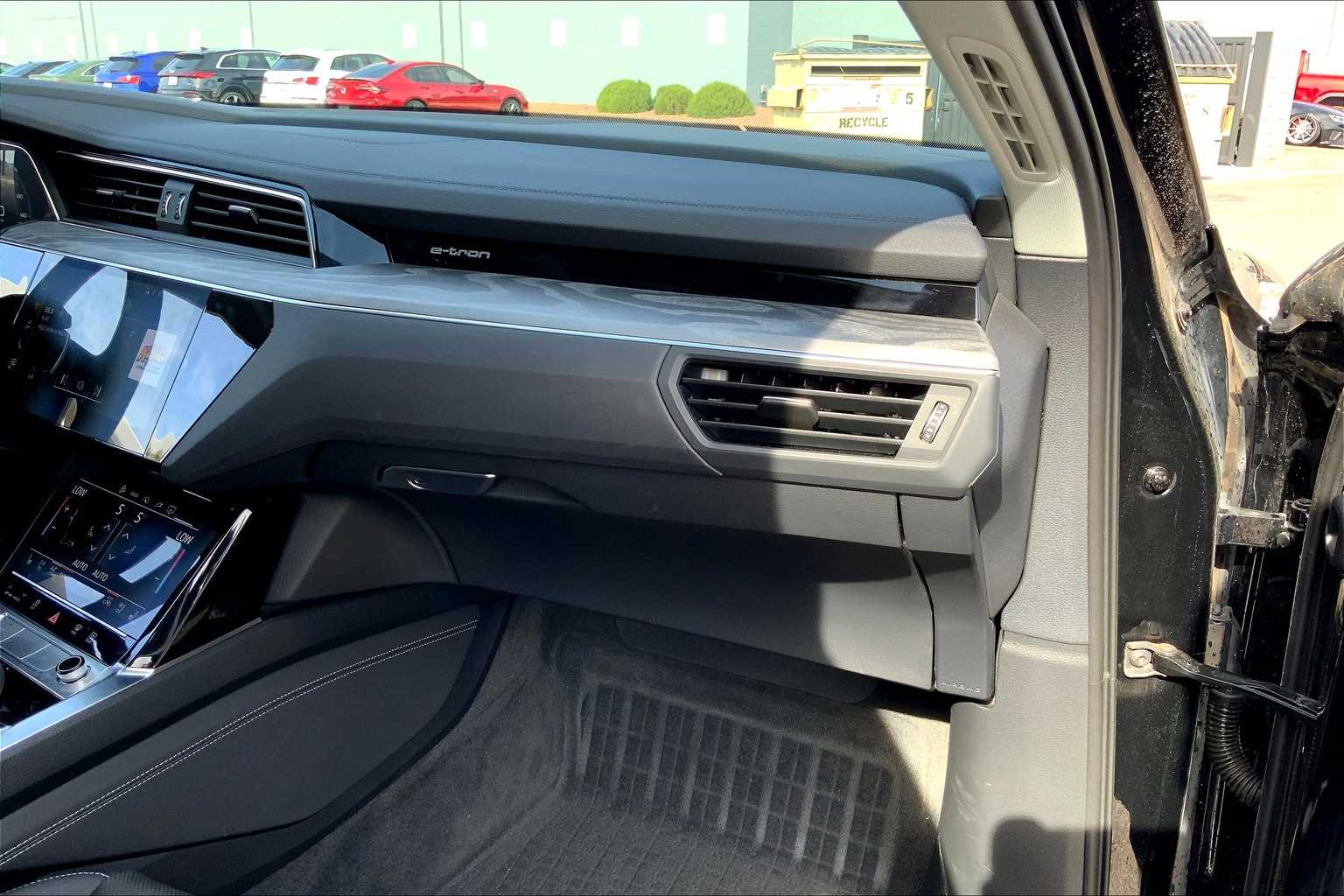 2024 Audi Q8 E-tron Premium Plus photo 14