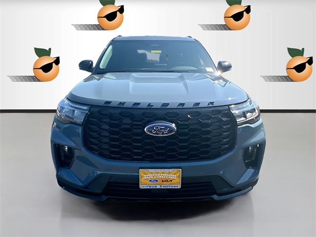 2025 Ford Explorer ST-Line photo 2