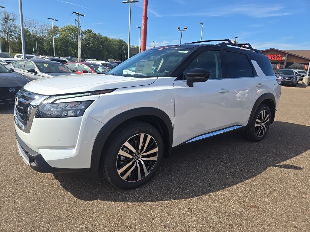 2025 Nissan Pathfinder Platinum photo 2