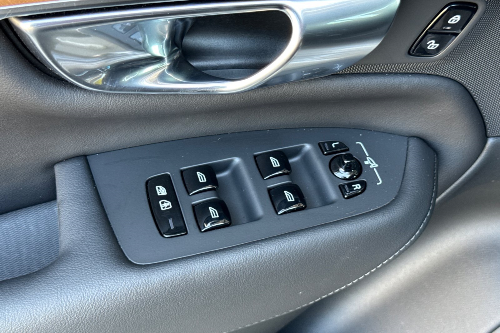2024 Volvo XC90 Recharge T8 Plus photo 11