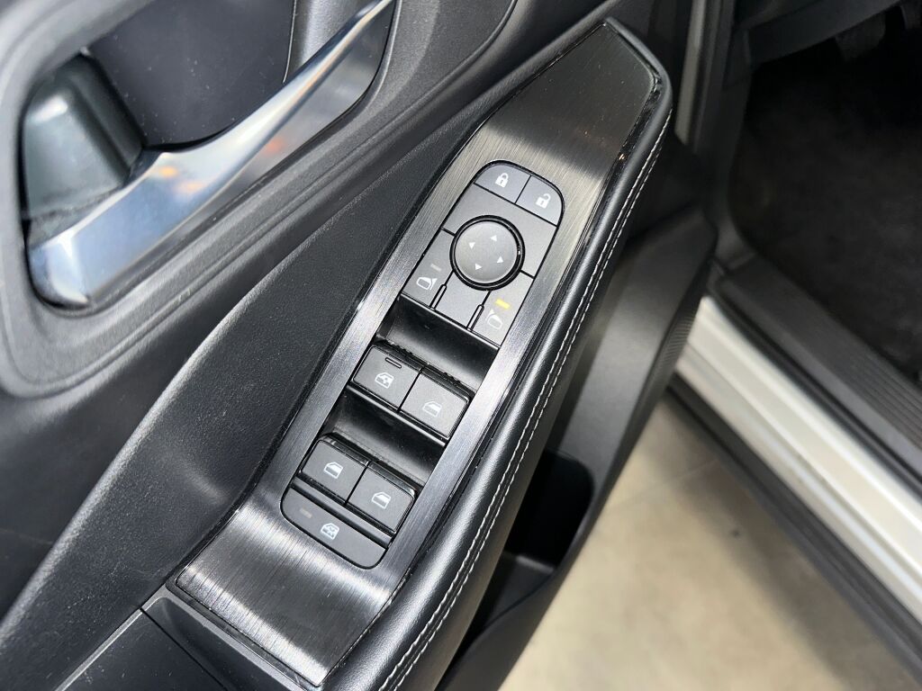 2024 Nissan Rogue SV photo 4