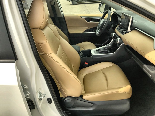 2025 Toyota RAV4 XLE Premium photo 13